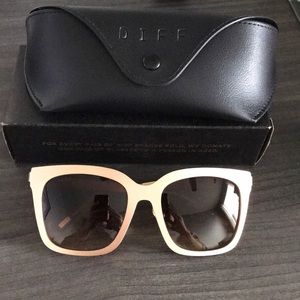 NWT DIFF ELLA SUNGLASSES 🕶